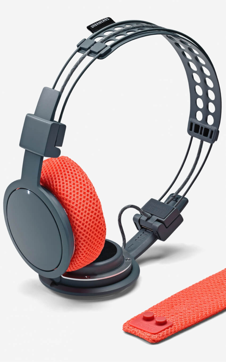 Urbanears hellas как подключить к телефону